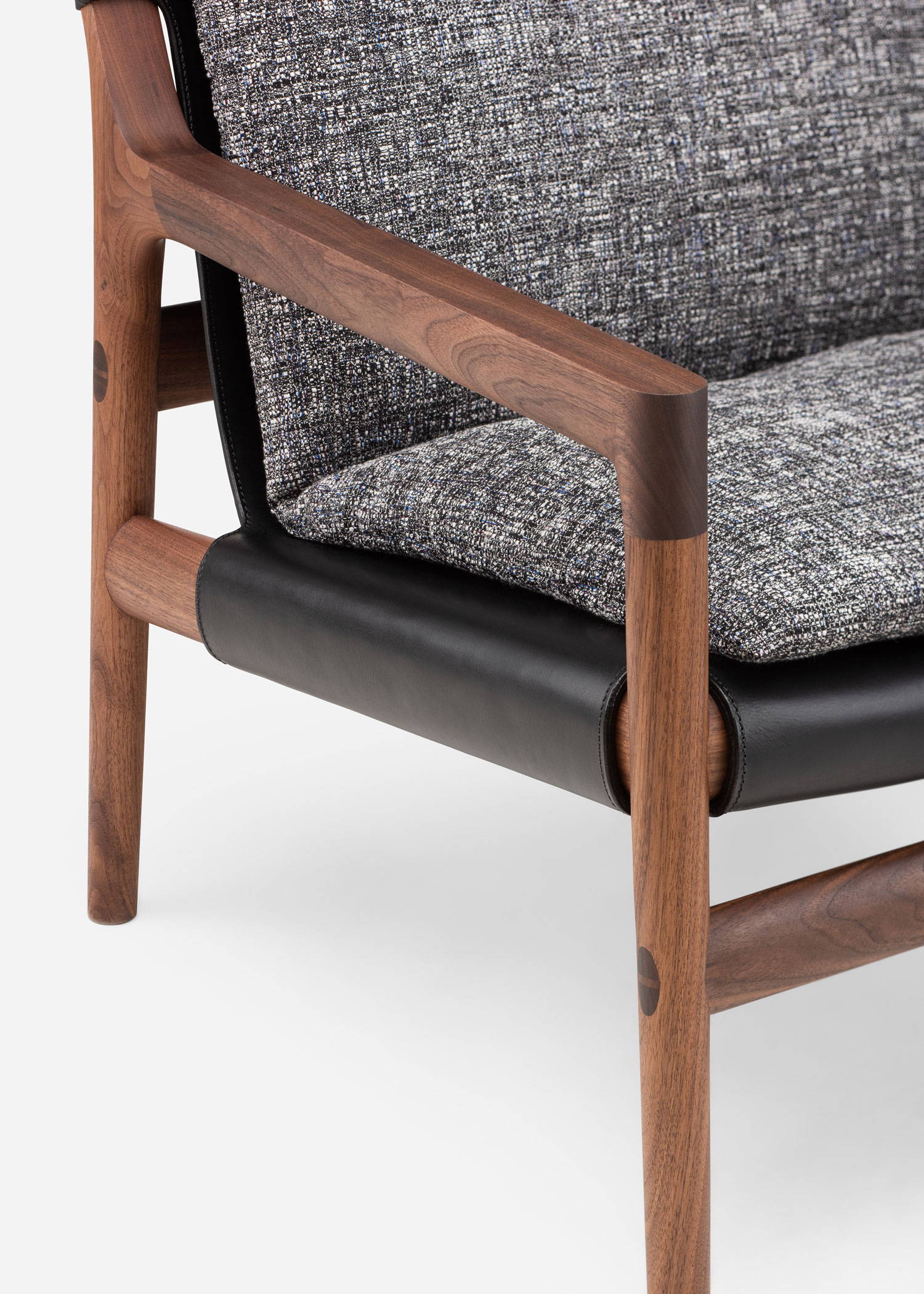 Sela Lounge Chair - Narrow Arms